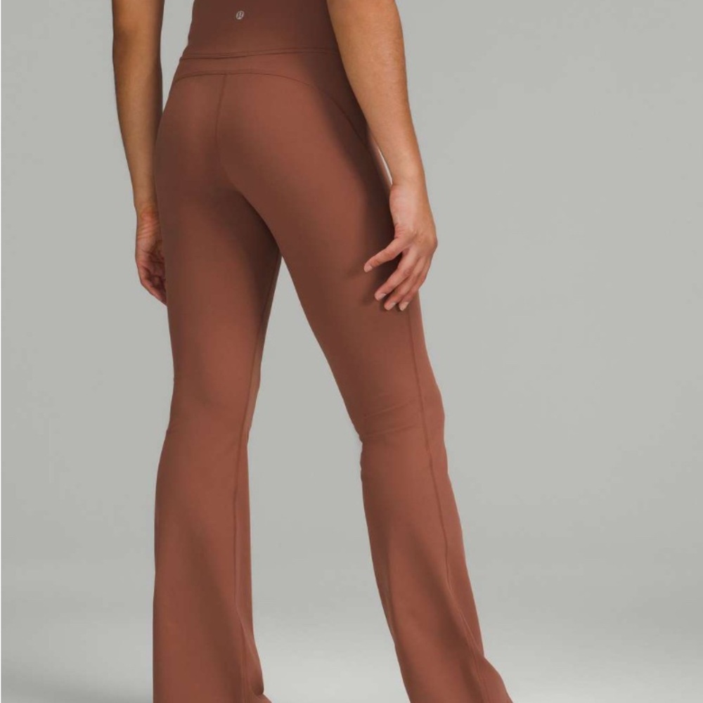 ✨ Lululemon Groove Super-High-Rise
Flared Pant Nulu Ancient Copper size 6